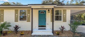 Stay at Panacea Palms, a charming 3/2 less than 1 mile from local boat ramp!!