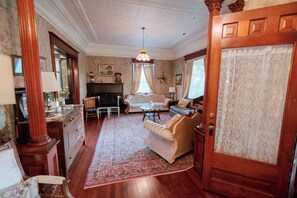 Télévision, jeux vidéo, lecteur de DVD, livres