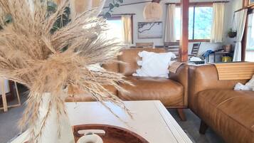 TV, fireplace, stereo