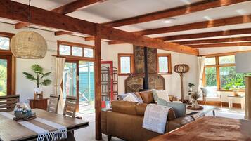 TV, fireplace, stereo