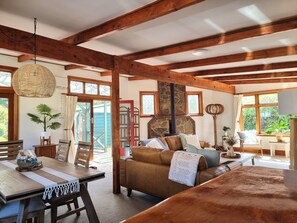 TV, fireplace, stereo