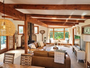 TV, fireplace, stereo