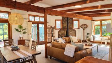 TV, fireplace, stereo