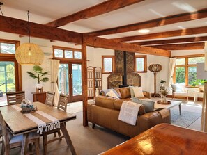 TV, fireplace, stereo