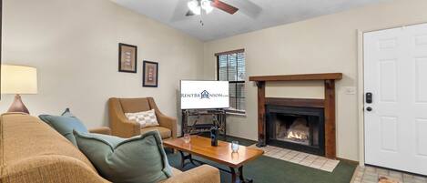 Een smart-tv en een open haard