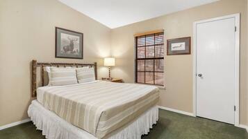 2 bedrooms, WiFi (free), bed sheets