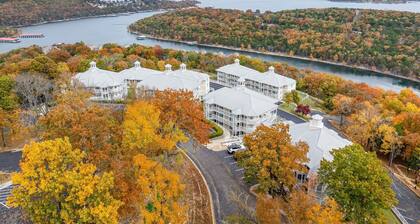 Cozy Escape with Boat Slip! Balcony_Outdoor Pool_Dog-Friendly & Free Daily Tickets