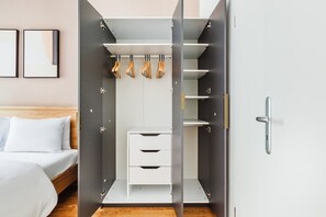 2 dormitorios, tabla de planchar con plancha, wifi y ropa de cama