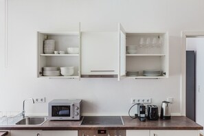 Fridge, microwave, oven, dishwasher - Blueground | Prenzlauer Berg, w/d, nr Mauerpark (Berlin)