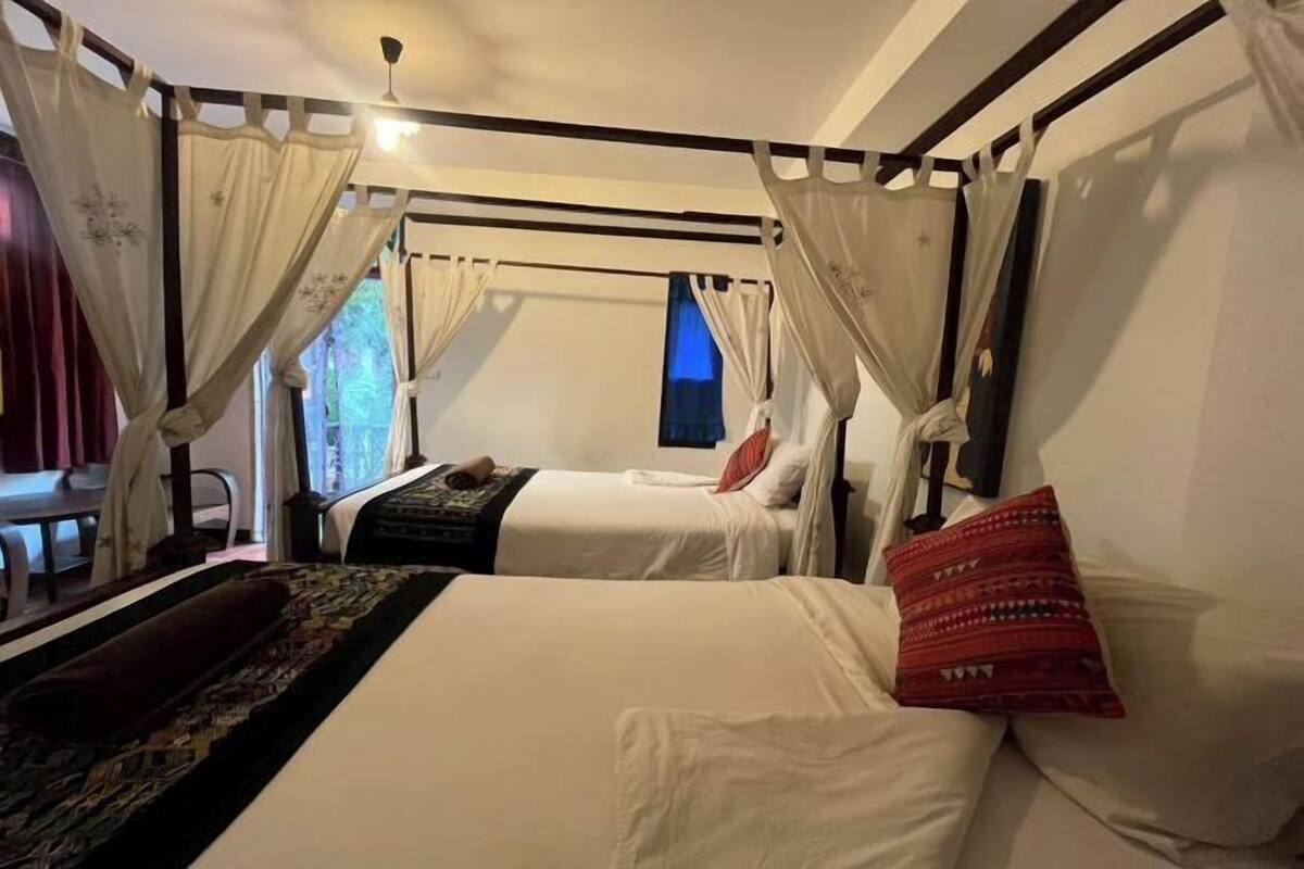 Desk, free WiFi, bed sheets