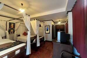 Grand Twin Room | Desk, free WiFi, bed sheets