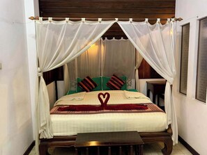 Bureau, accès au Wi-Fi (inclus), literie fournie