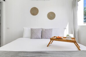 4 bedrooms, iron/ironing board, WiFi