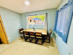 Family Apartment, Courtyard View | Living area