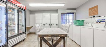Charming hotel suite w/WiFi, AC, fitness room/Pet friendly/Centrally located