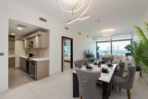 Dining - Urban 1BR Palm Apt w/ Beach Access (Dubai)