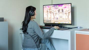 Business 1PC | Desk, laptop workspace, soundproofing, free WiFi