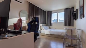 Desk, laptop workspace, soundproofing, free WiFi