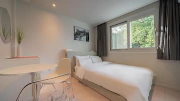 Standard | Desk, laptop workspace, soundproofing, free WiFi