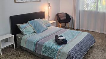 2 bedrooms, iron/ironing board, WiFi, bed sheets