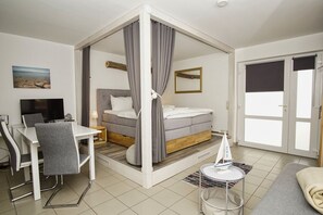 1 bedroom, WiFi - 1-room vacation apartment near the harbor with a small garden - Haus Windland FeWo 24 - House (Wiek)