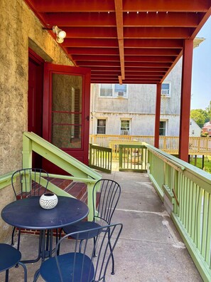 Outdoor dining - 1-Bedroom Garden Apartment (Yonkers)