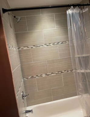 Serviettes fournies, savon