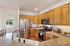 Private kitchen - West Sedona modern home with thunder mountain views/patio is a private oasis/Pet (Sedona)