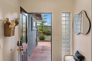 Interior - West Sedona modern home with thunder mountain views/patio is a private oasis/Pet (Sedona)