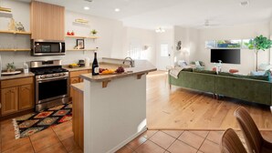 Interior - West Sedona modern home with thunder mountain views/patio is a private oasis/Pet (Sedona)