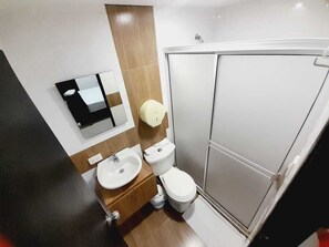 Shower, free toiletries, towels, soap - Hotel Karin (Riohacha)