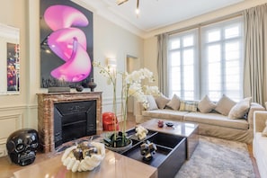 Apartment | Living room - Luxury Mansion With Garden in Heart of Neuilly (Neuilly-sur-Seine)