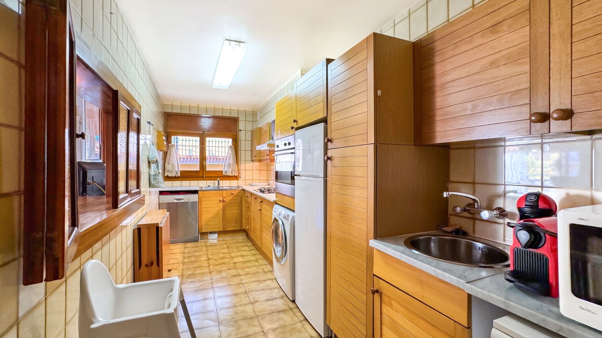 Réfrigérateur, micro-ondes, four, lave-vaisselle