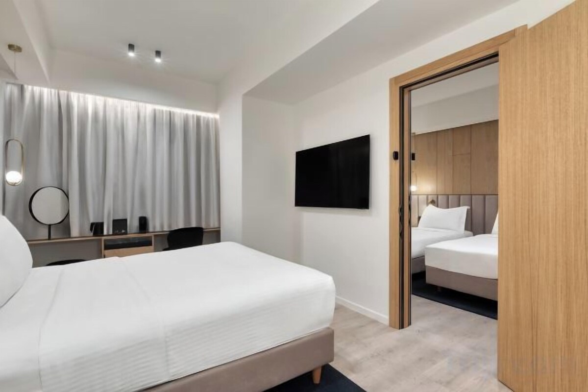Soundproofing, WiFi (free), bed sheets