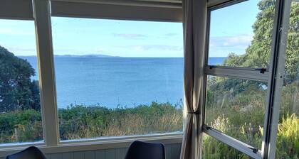 Hilltop Hideaway Cottage in Pinewoods Holiday Park