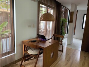 Flat-screen TV - Lavender Building Van Cao (Hanoi)