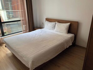 1 bedroom, desk, blackout drapes, soundproofing - Lavender Building Van Cao (Hanoi)