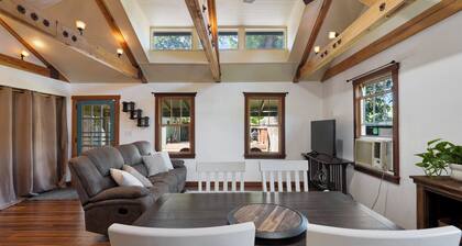 Charming 2-bedroom house in Modesto with AC and WiFi