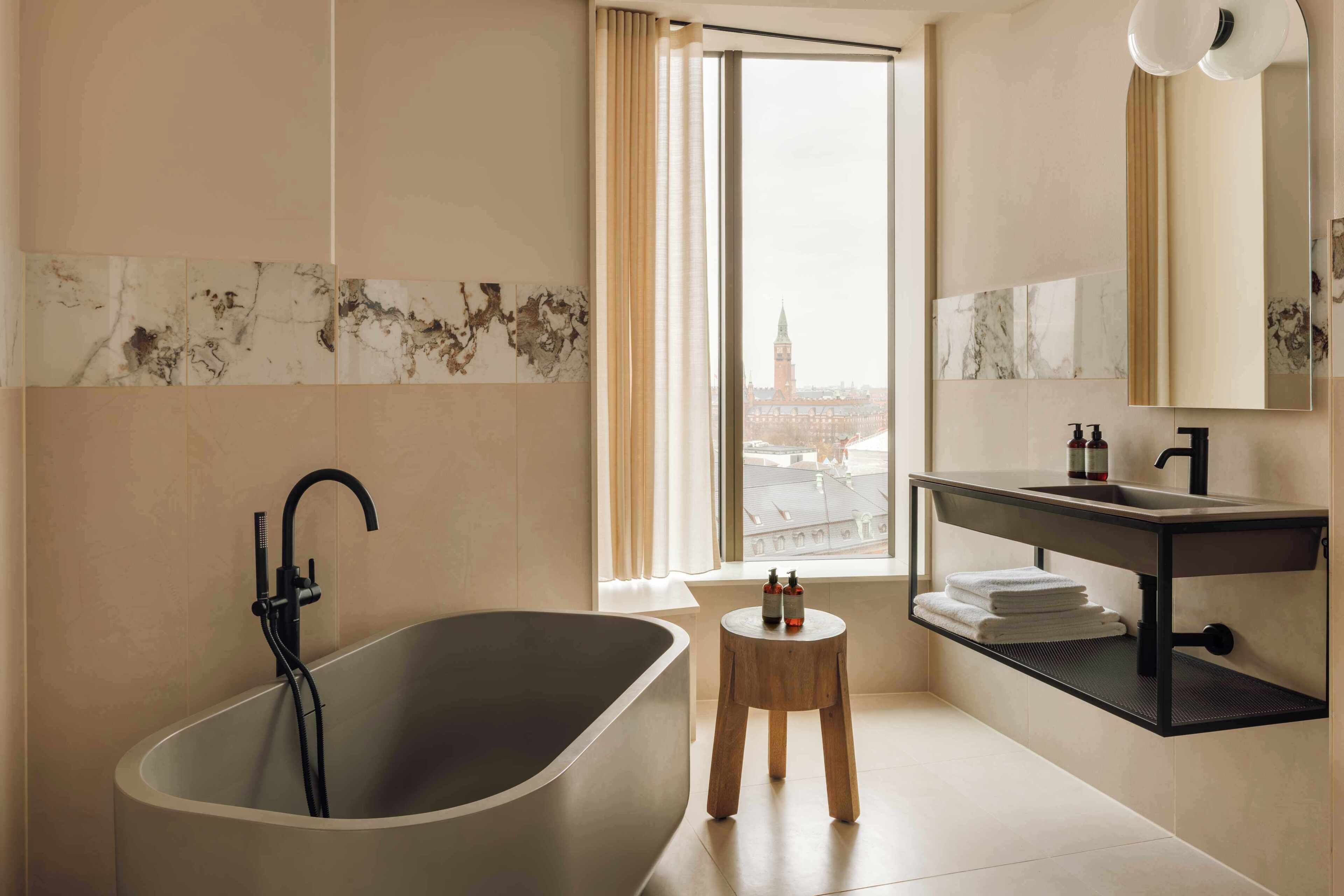 Penthouse | Badezimmer | Dusche, kostenlose Toilettenartikel, Haartrockner, Handtücher
