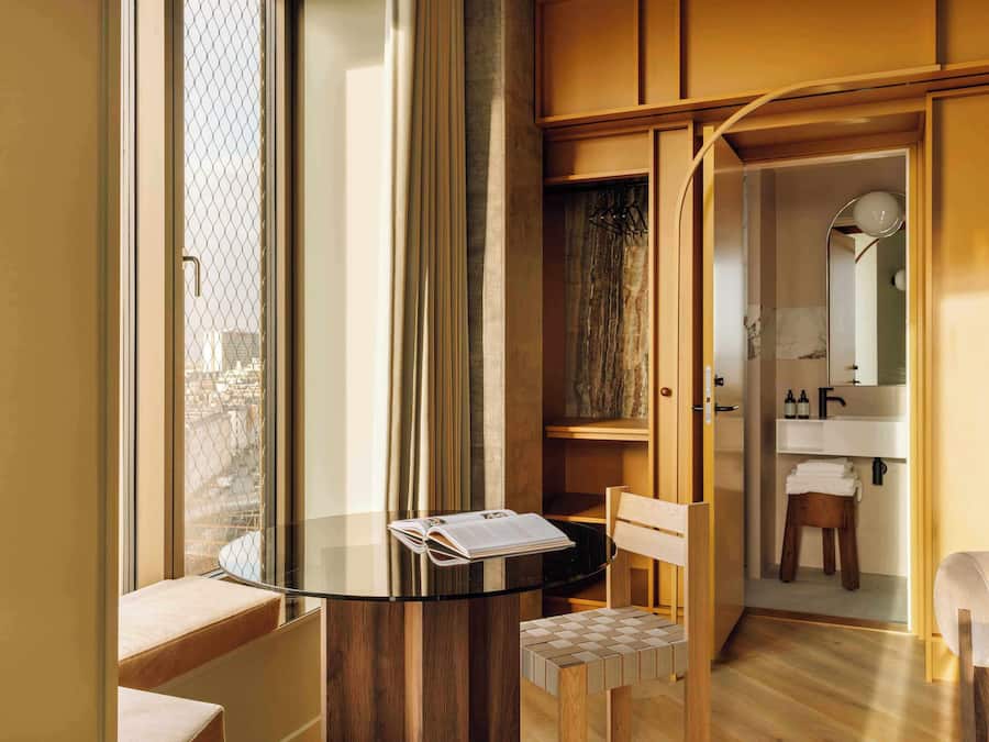 Espaço de trabalho para notebook, cortinas blackout