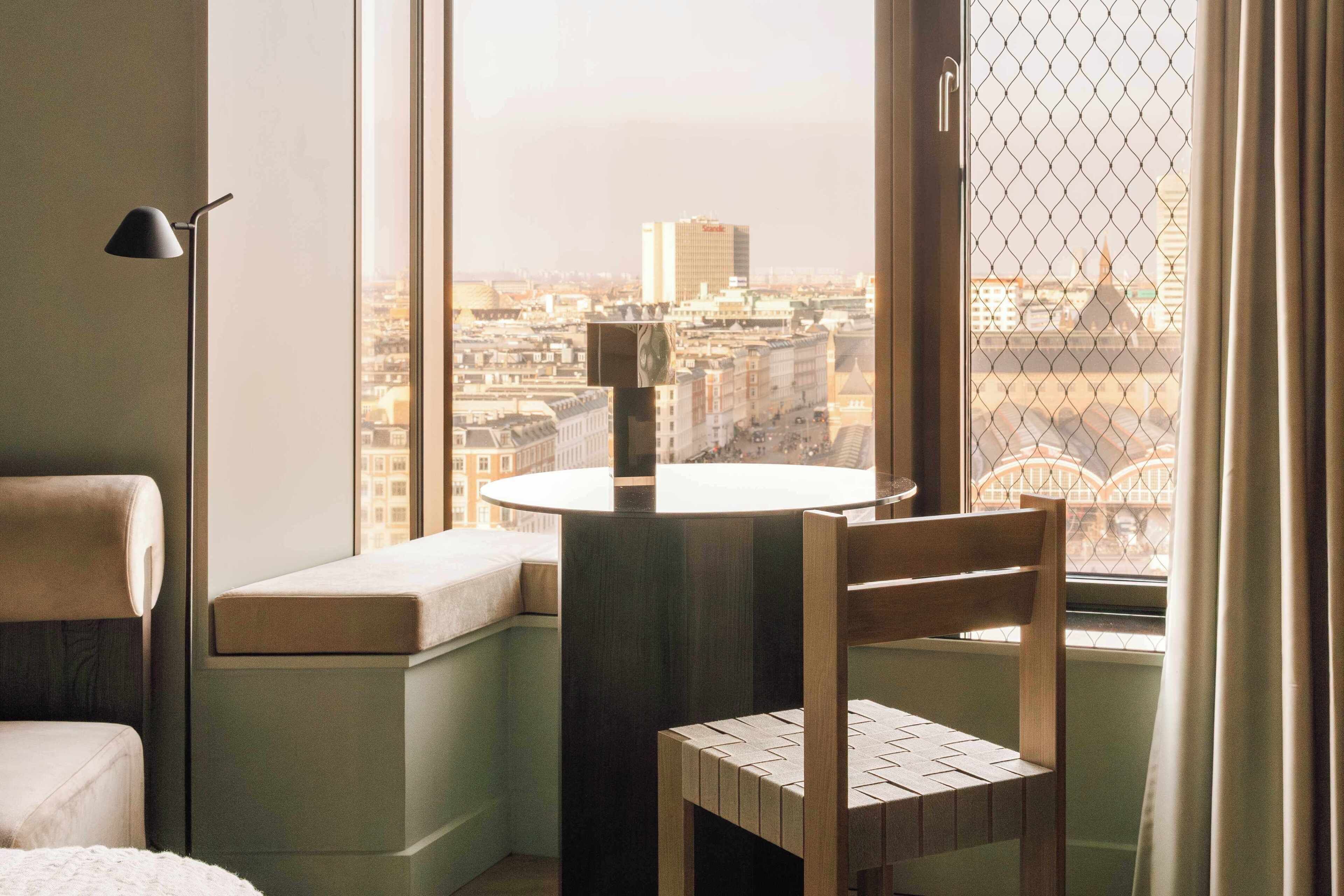 Laptop workspace, blackout drapes, iron/ironing board, free WiFi