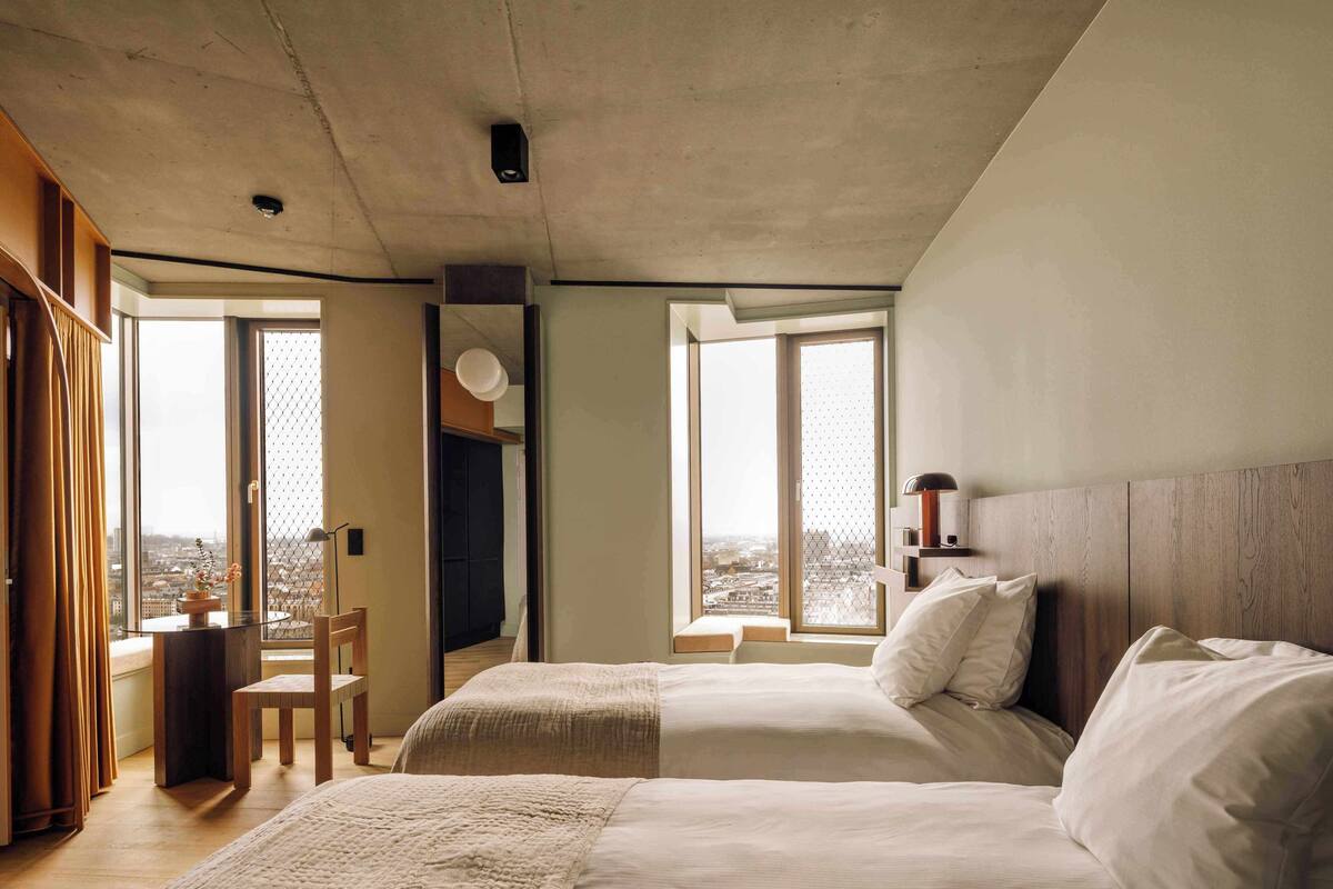 Studio, 2 Twin Beds | Laptop workspace, blackout drapes, iron/ironing board, free WiFi