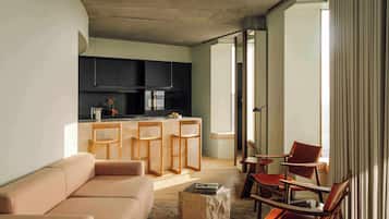 Penthouse | Ruang tamu | TV