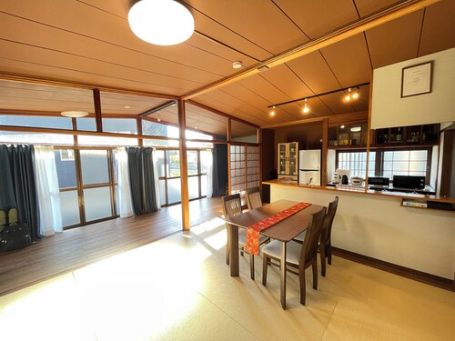 Chitose|5 min. from station|Spacious old house that feels like home|Max 7 people|Free parking|Garden with BBQ|Kurashiki 10 min.