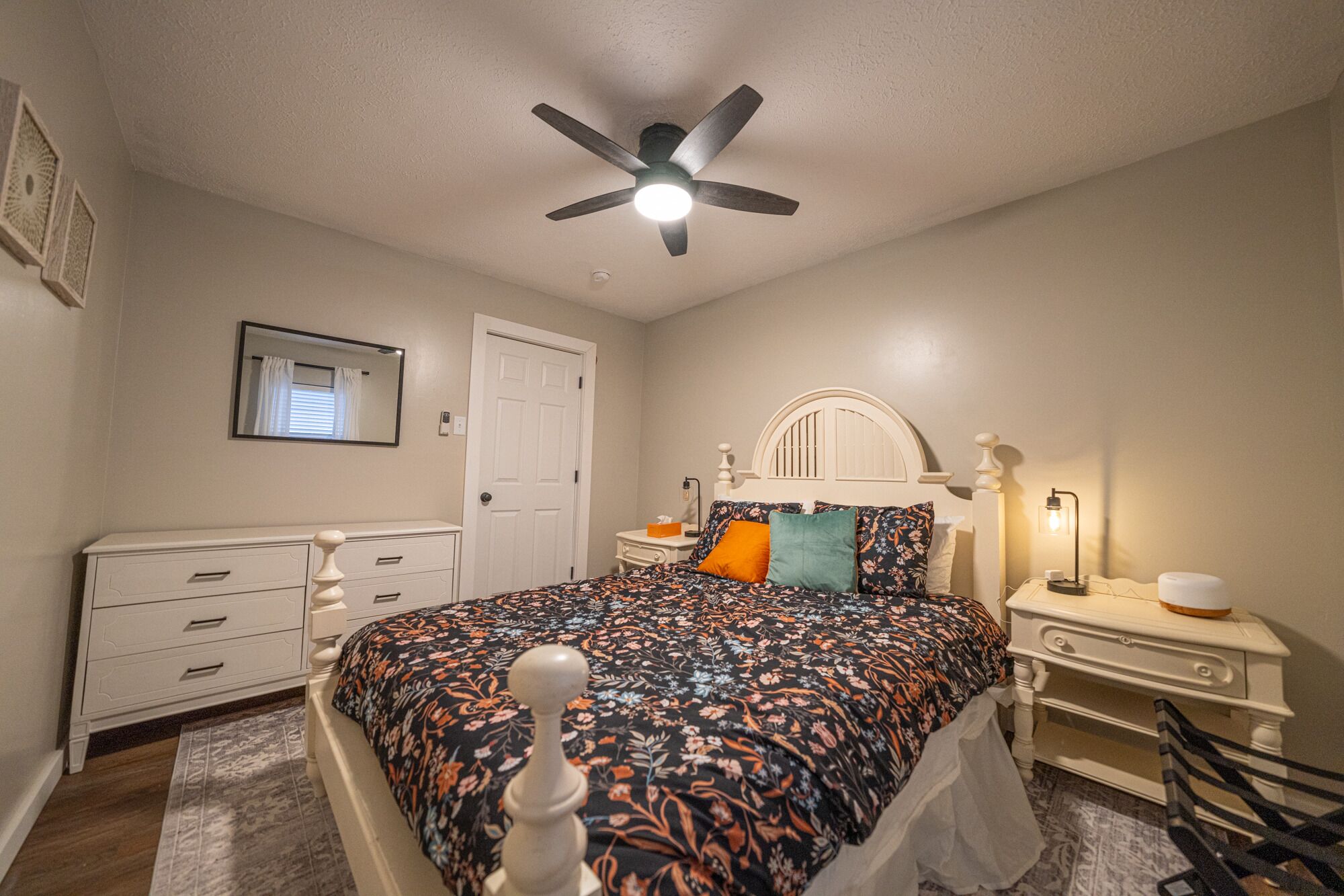 3 habitaciones, tabla de planchar con plancha y wifi gratis 