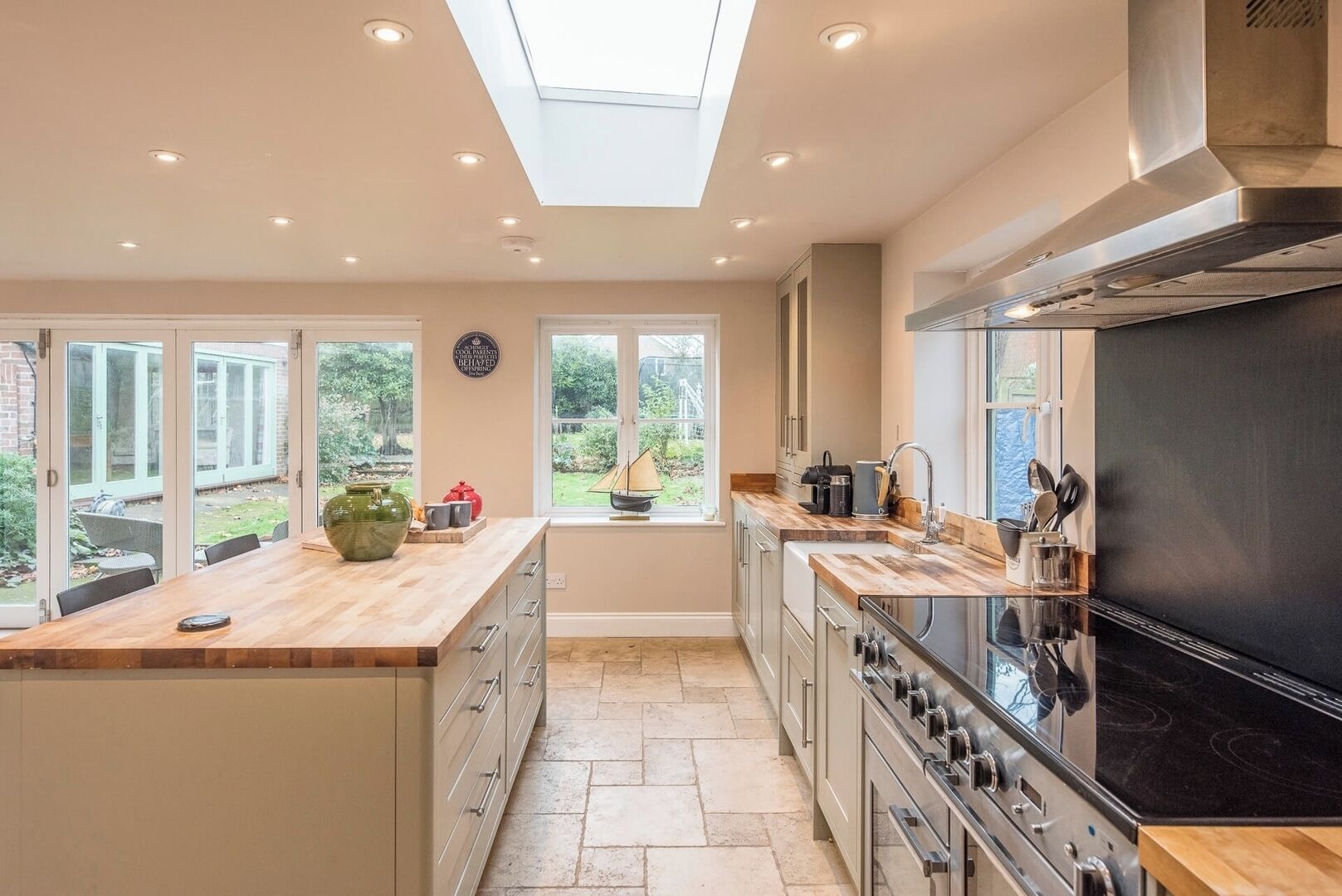 Réfrigérateur, micro-ondes, four, lave-vaisselle