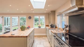 Réfrigérateur, micro-ondes, four, lave-vaisselle