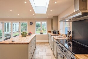 Réfrigérateur, micro-ondes, four, lave-vaisselle