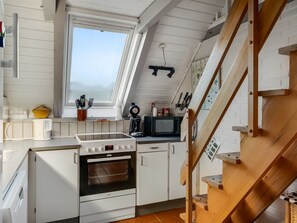 Fridge, microwave, dishwasher, cookware/dishes/utensils