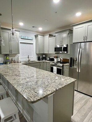 Fridge, microwave, oven, stovetop - Tupelo Bay Luxury Villa - Modern, 3 bedroom, 2 bath - Beach, Golf, Pools (Murrells Inlet)